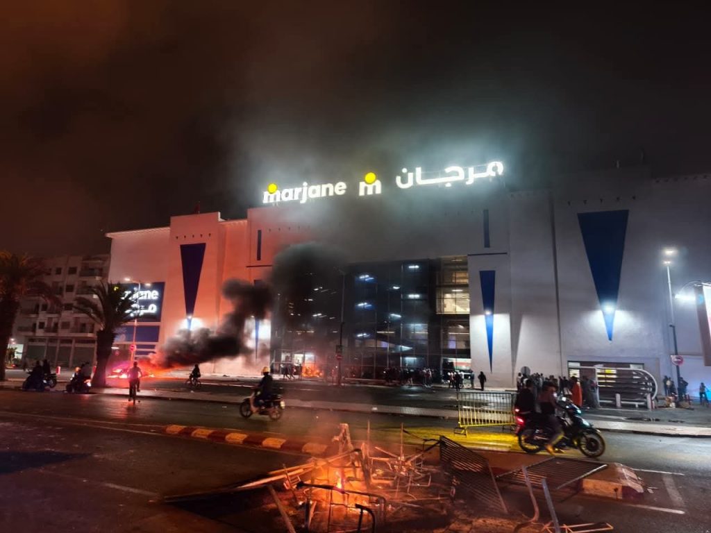 Manifestations au Maroc: une nuit de violences qui secoue la ville d’Inzegane